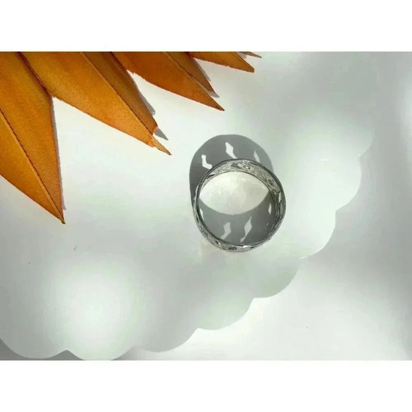 Vintage Pewter Sunflower Motif Carved Band Ring - Size 7.75 - Picture 4 of 9